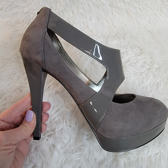 Guess ladies 9.5 gray Gwartistana platform heels NWT - Picture 7 of 12